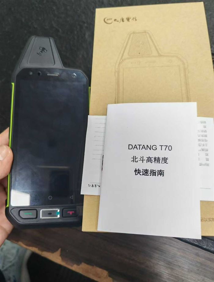 大唐三防手机+北斗对讲机，国内版本，4+64内存。全新全套原封！300多套！ 电话微信同号15515665791 主做全品类五金百货，小电器，更多商品，欢迎国内外友人，前来加微咨询洽谈合作。