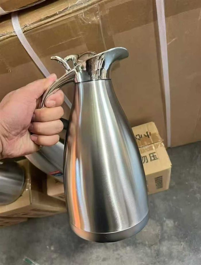 迎宾壶 、咖啡壶两个款、高端货 懂货的速度，电商包装，最后600个左右，贴单就走 电话微信同号15515665791 主做全品类五金百货，小电器，更多商品，欢迎国内外友人，前来加微咨询洽谈合作。