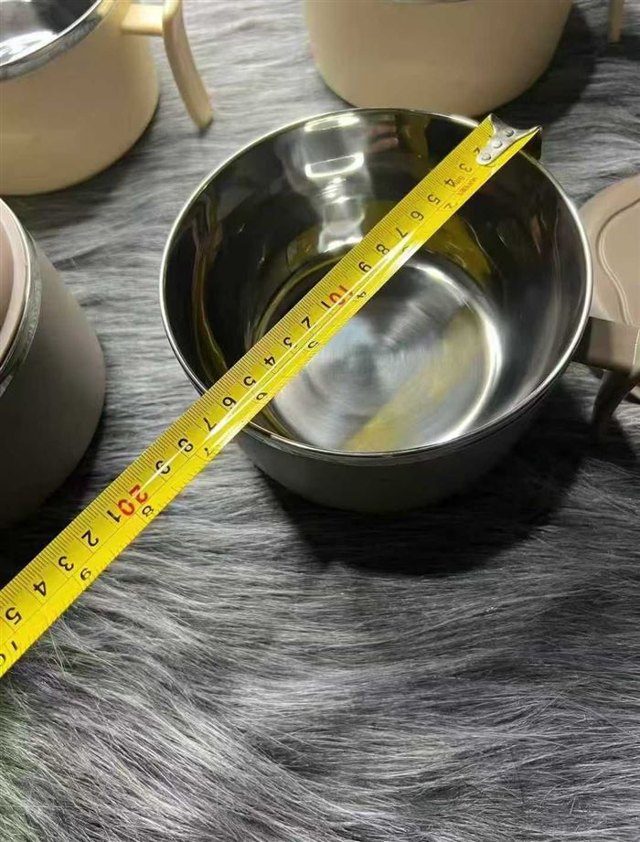 不锈钢泡面碗带盖可沥水学生宿舍方便面碗上班族不锈钢饭碗，处理3000个， 电话微信同号15515665791 主做全品类五金百货，小电器，更多商品，欢迎国内外友人，前来加微咨询洽谈合作。