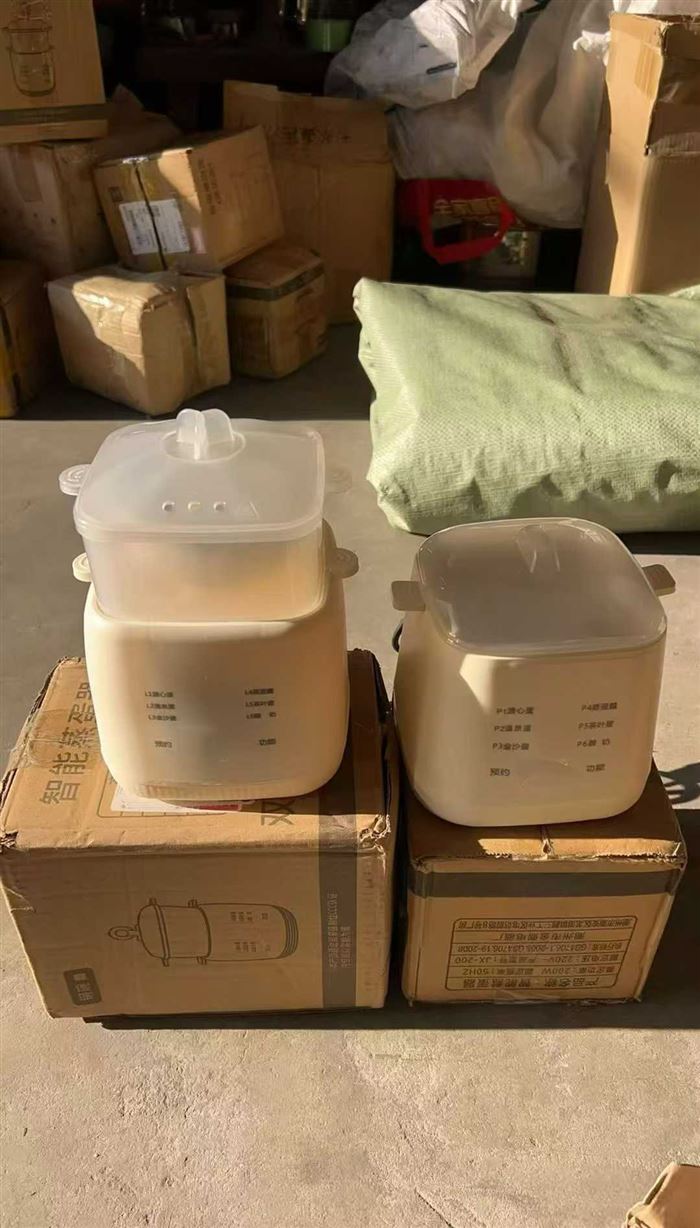 多功能蒸蛋器4000个左右， 6元一个，带独立包装。 电话微信同号15515665791 主做全品类五金百货，小电器，更多商品，欢迎国内外友人，前来加微咨询洽谈合作。