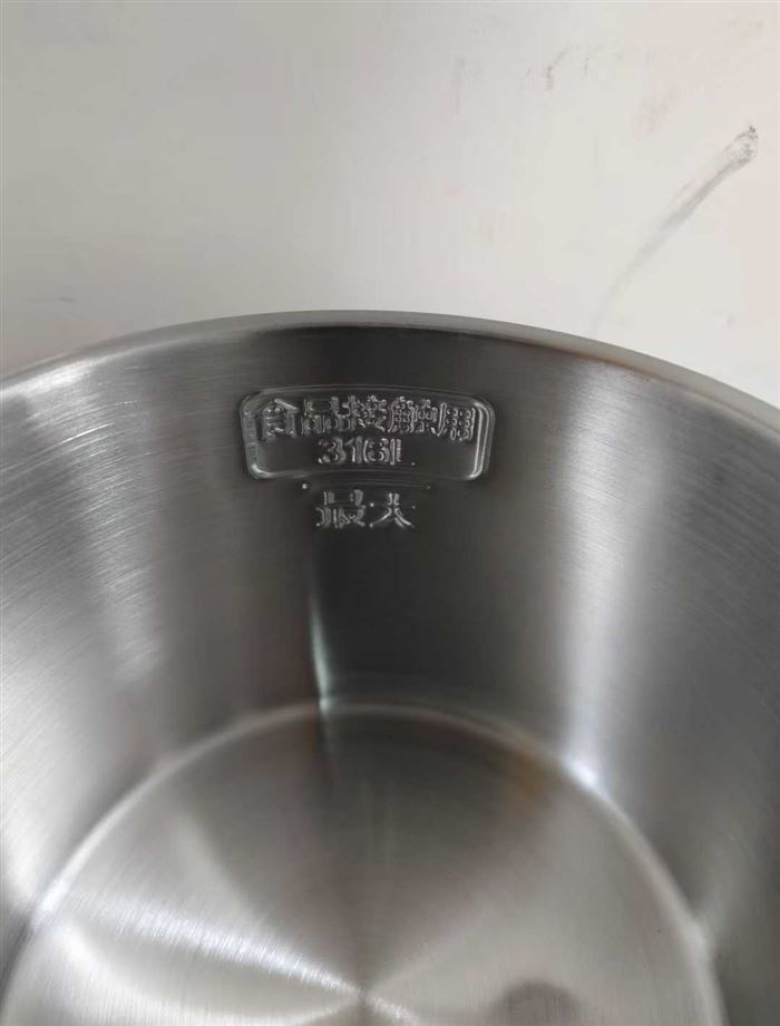 便携式电热水壶 采用316食品级不锈钢 国标600W快速发热 超大内钢盖 便捷水壶带你走向便捷生活 现货1000pcs 电话微信同号15515665791 主做全品类五金百货，小电器，更多商品，欢迎国内外友人，前来加微咨询洽谈合作。