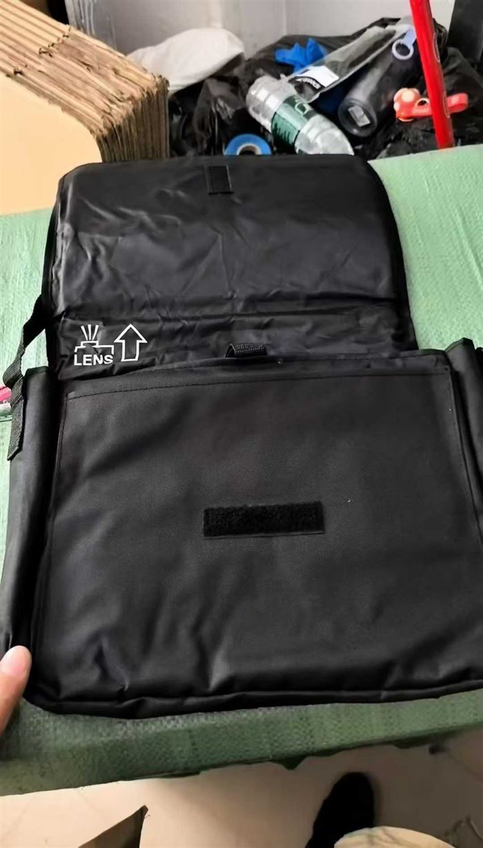 高品质单肩笔记本电脑斜挎包几百个，品质很好，几块钱清 电话微信同号15515665791 主做全品类五金百货，小电器，更多商品，欢迎国内外友人，前来加微咨询洽谈合作。