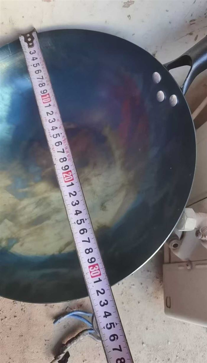 精品炒锅2000来个，单个1公斤多，几块钱 