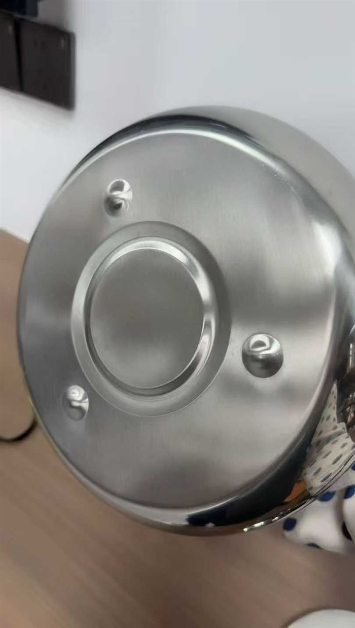 32#特厚无磁双层蒸锅，一件16个X 60件，特价35元 电话微信同号15515665791 主做全品类五金百货，小电器，更多商品，欢迎国内外友人，前来加微咨询洽谈合作。