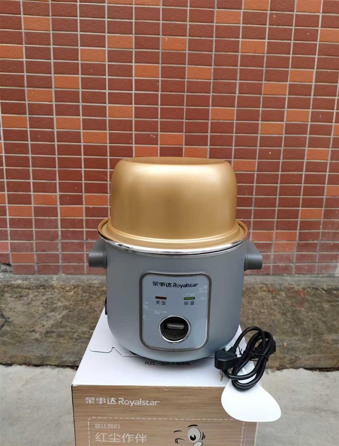 荣事达国标3升电饭锅 加厚双喷铝胆 加高笼屉 原包原箱 现货132个 电话微信同号15515665791 主做全品类五金百货，小电器，更多商品，欢迎国内外友人，前来加微咨询洽谈合作。