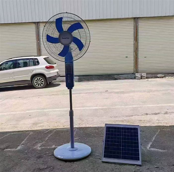太阳能风扇，6节18650电池，蓄电正常​，太阳能充电/直插电两用，用料扎实，做工考究，细节到位，节能环保，包装板正
