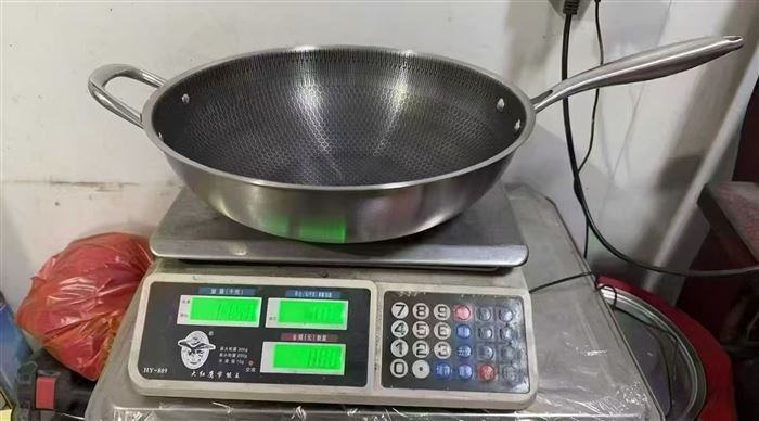 精品库存，34蜂窝炒锅入库20件，一件24个装，特价出。