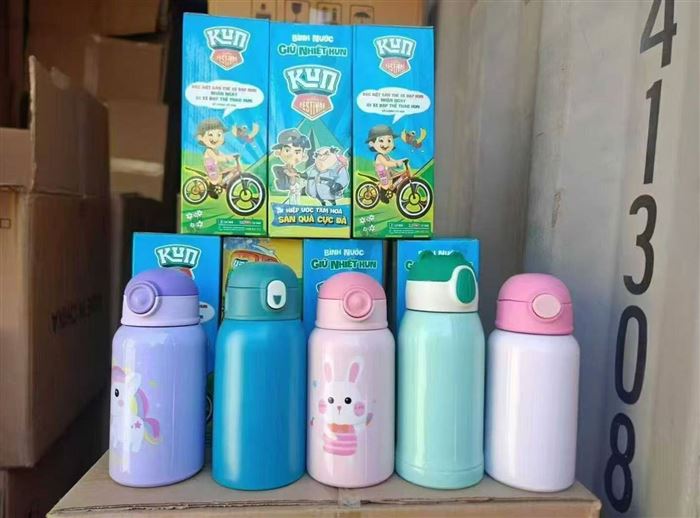 儿童水杯2000个，清货6.8元一个，原箱原件