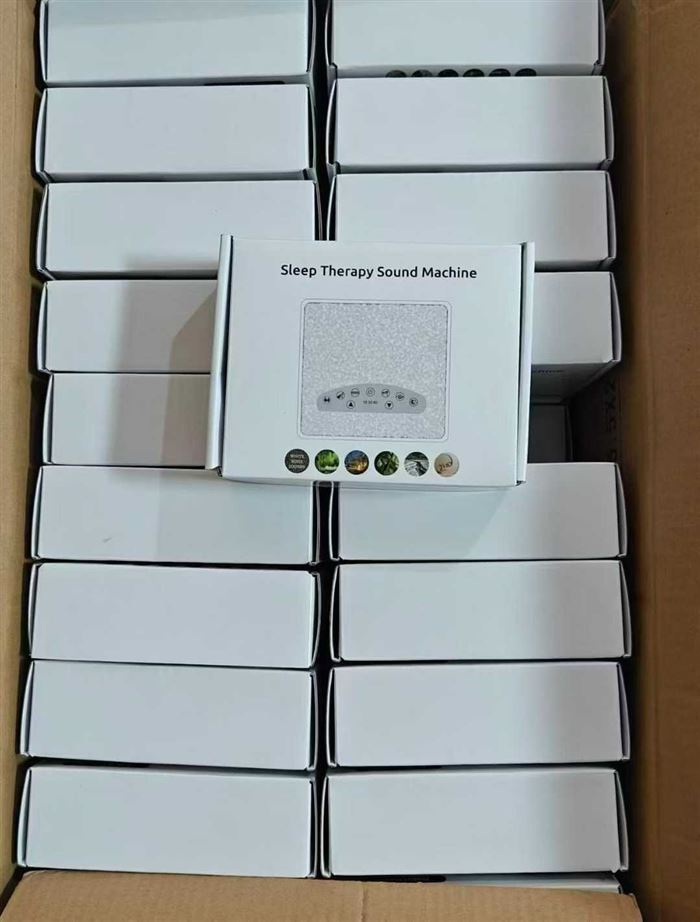 出口欧美白噪音助眠仪、舒缓声音老人小孩助眠神器。六种声音，30分钟/60分钟/90分钟，三种定时模式。配有充电器和线。全新原箱，40台一箱，到货2000台合适的私聊 电话微信同号15515665791 主做全品类五金百货，小电器，更多商品，欢迎国内外友人，前来加微咨询洽谈合作。