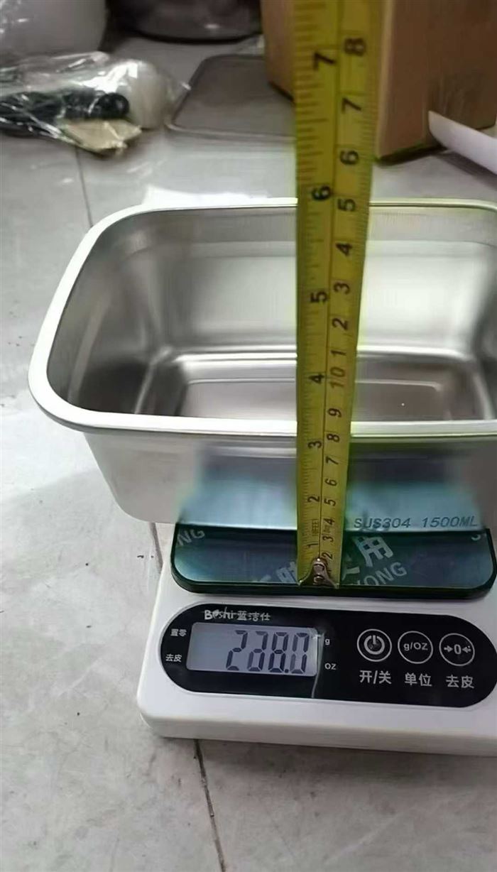 网红爆款保鲜盒19x14x8。特价3000个，3.6💰 电话微信同号15515665791 主做全品类五金百货，小电器，更多商品，欢迎国内外友人，前来加微咨询洽谈合作。