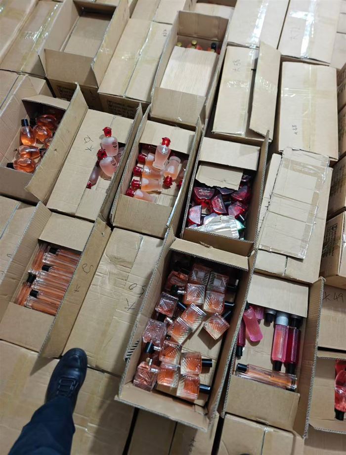 裸瓶香水大瓶20万瓶