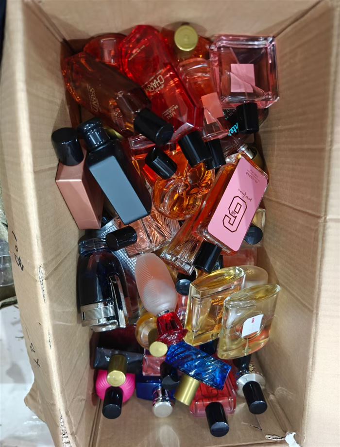 裸瓶香水大瓶20万瓶，清货3.5元一瓶，支持分货