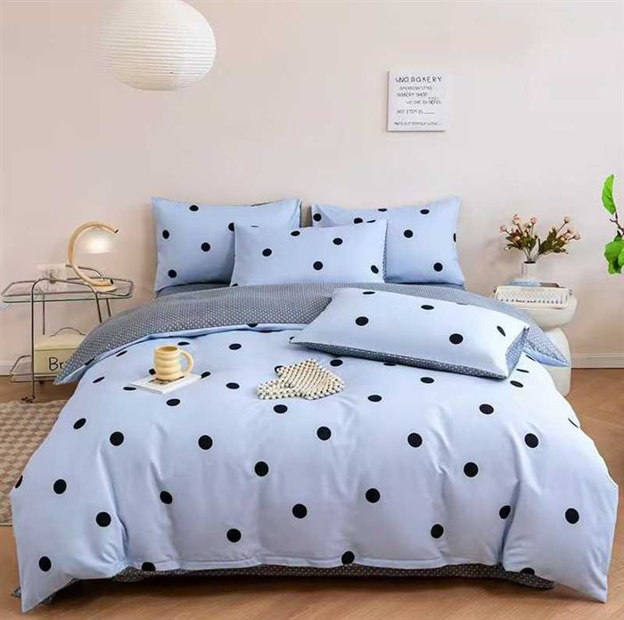 高克重植物样绒四件套还有3000套 20出头低价清货 ​尺寸200*230 电话微信同号15515665791 主做全品类五金百货，小电器，更多商品，欢迎国内外友人，前来加微咨询洽谈合作。