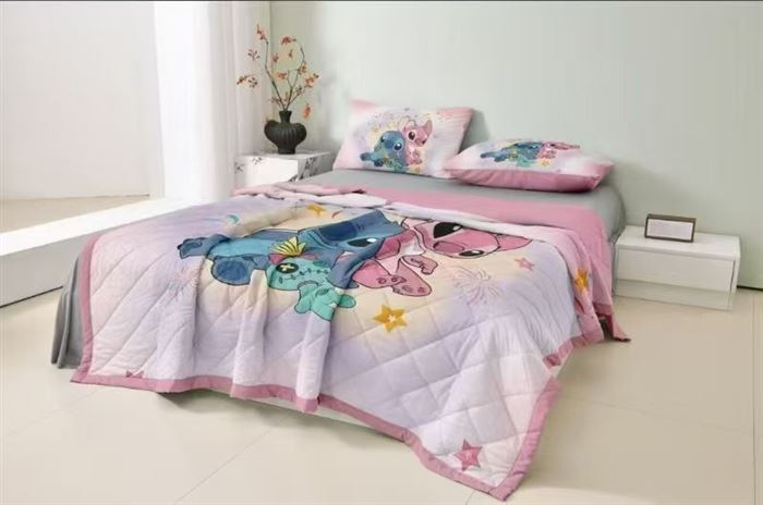 凉感丝被子 1.5/1.8/2.0 三个尺寸 3000 条左右，便宜处理 💰10多块钱