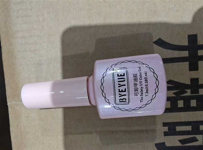 高档甲油胶25000个左右，清货0.3元一个