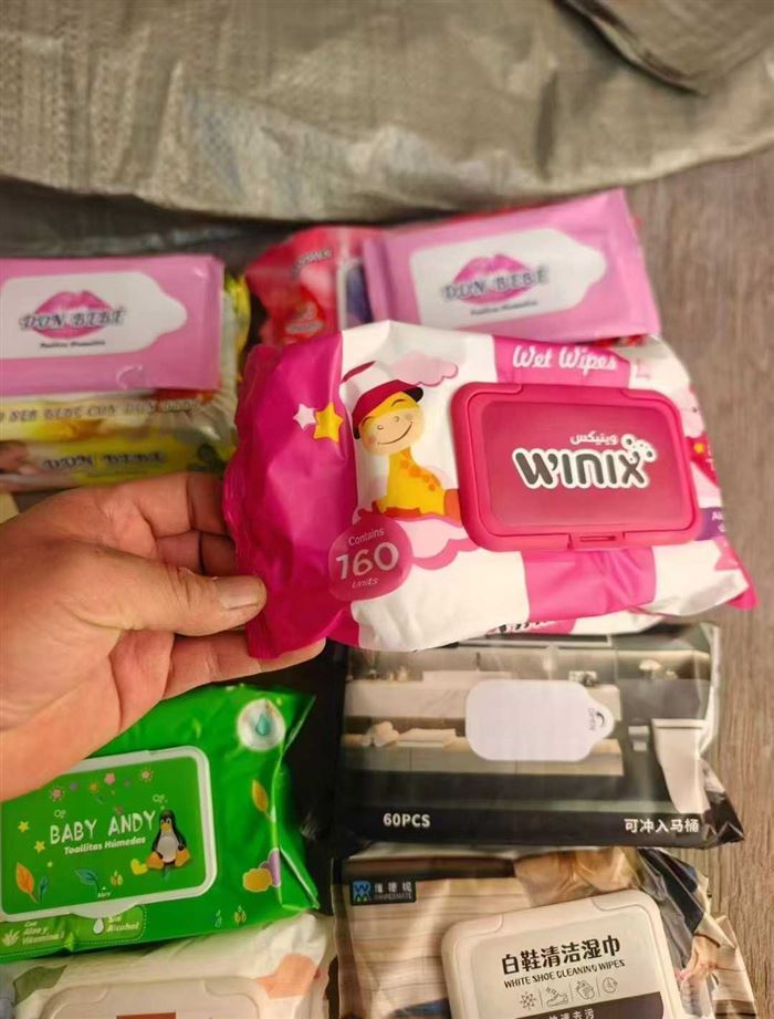 大包湿巾3000包左右，清货1.2元一包