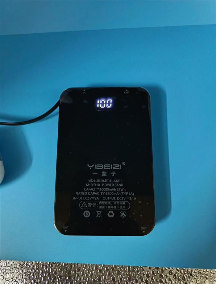 1w毫安充电宝，聚合物电池，都有电，还剩1400个，原箱原件，带包装，低价处理，