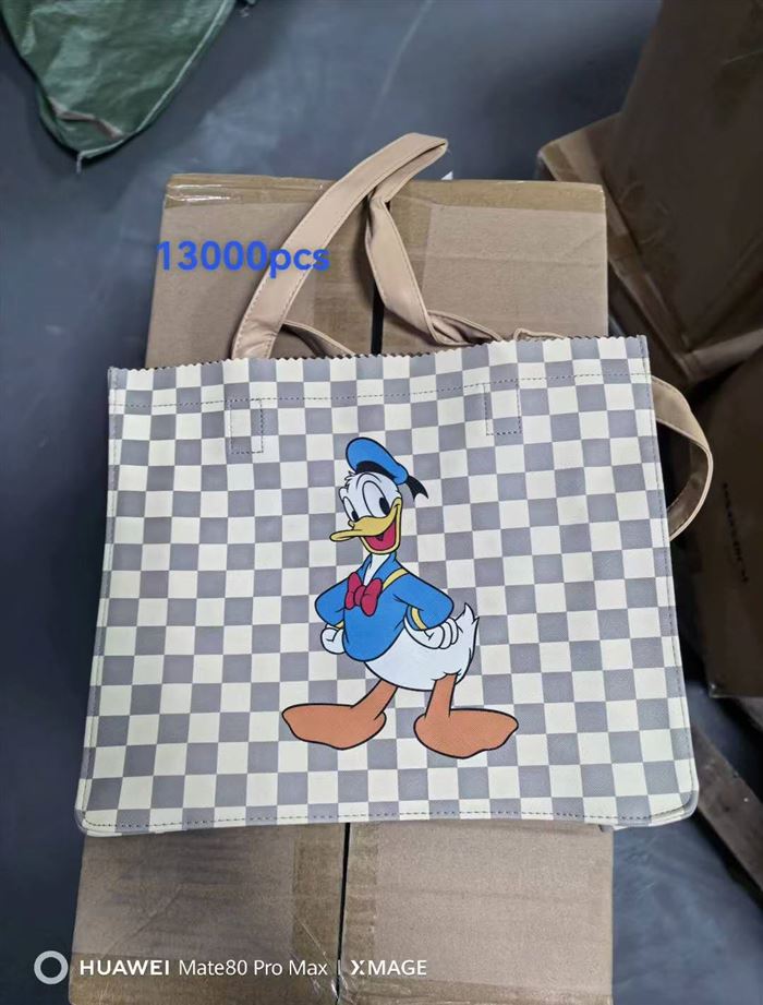 迪士尼包包一万多个，需要的联系，低价处理