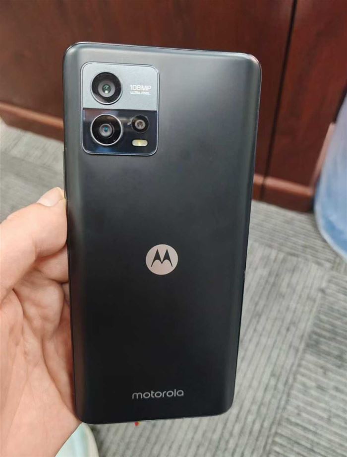 摩托罗拉G72，国际版单机，6+128真实内存。现货200台左右！ 电话微信同号15515665791 主做全品类五金百货，小电器，更多商品，欢迎国内外友人，前来加微咨询洽谈合作。