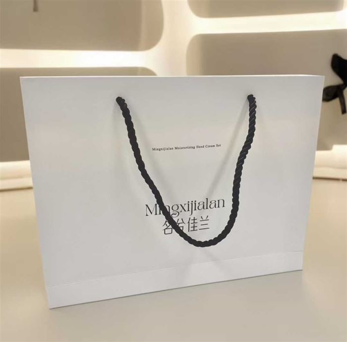 名兮佳兰护手霜 ​ ​礼盒＋手提袋
