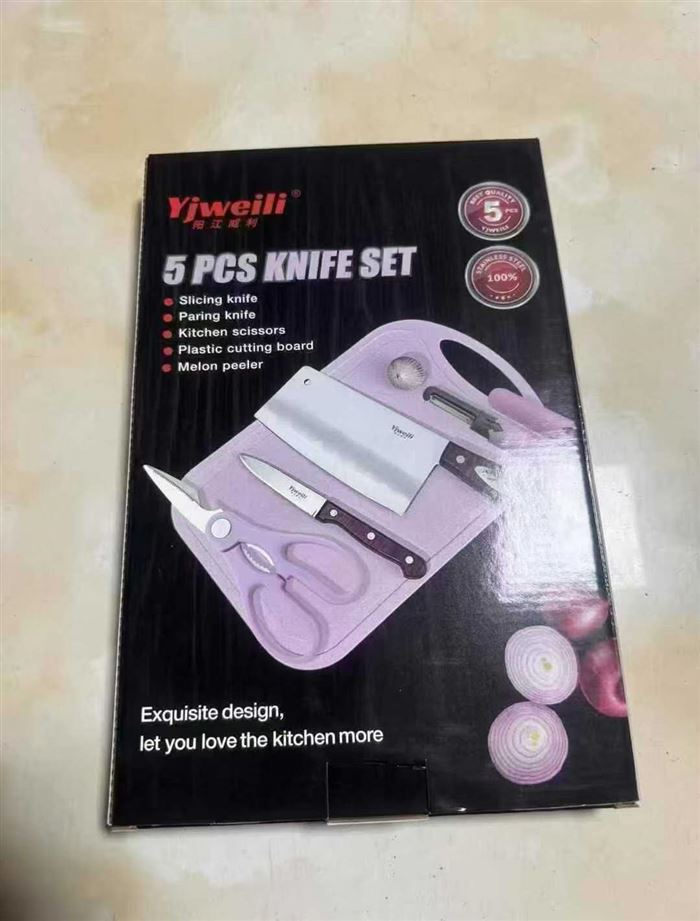 组合厨具刀4件套，原件原件独立彩盒包装8000套。清货12一套