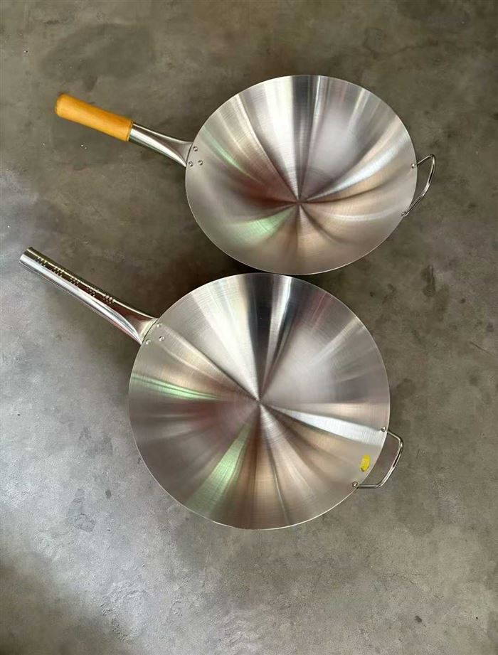 单柄炒锅1200斤左右， 几元一斤，200斤起批