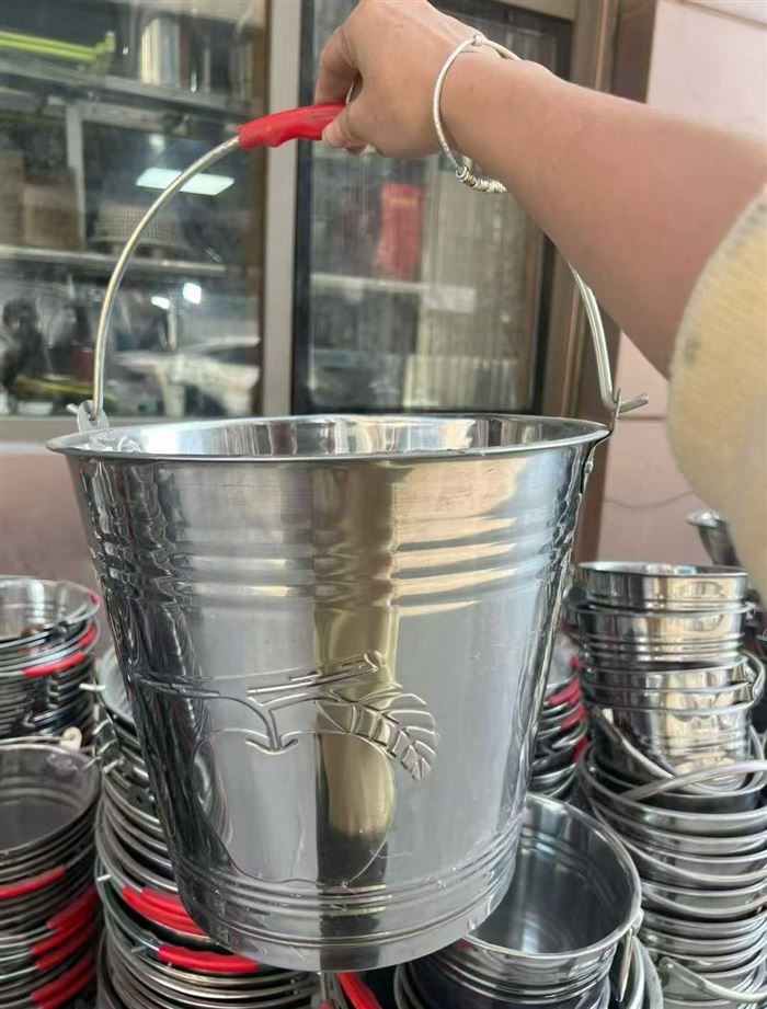 厂次桶1000斤左右， 全清3.5元一斤！几块钱/个！