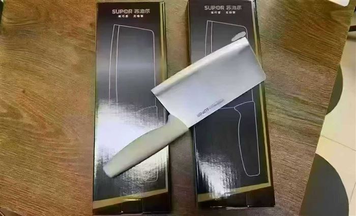 苏泊尔礼品单刀 最后10件，特价8.8块钱的事 电话微信同号15515665791 主做全品类五金百货，小电器，更多商品，欢迎国内外友人，前来加微咨询洽谈合作。