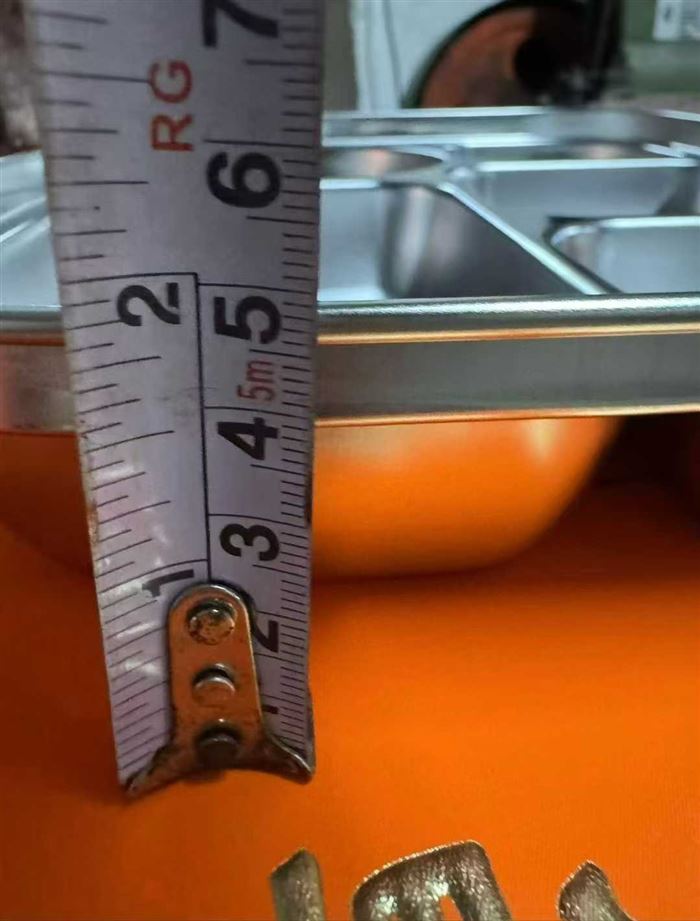 五格304歺盘处理5000个左右 电话微信同号15515665791 主做全品类五金百货，小电器，更多商品，欢迎国内外友人，前来加微咨询洽谈合作。