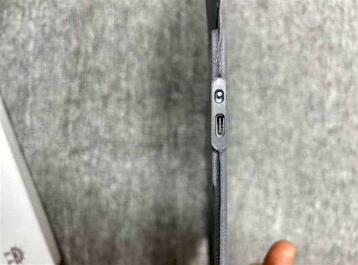 高端品牌 ipad蓝牙键盘 到货3000pcs 电话微信同号15515665791 主做全品类五金百货，小电器，更多商品，欢迎国内外友人，前来加微咨询洽谈合作。