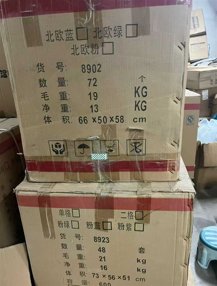 儿童餐具1000斤左右， 几元一斤，原箱原件！ 