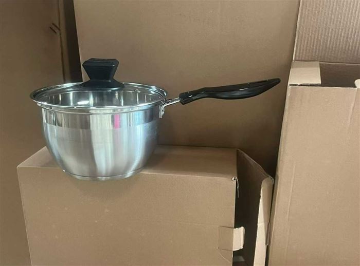 18公分奶锅， 1300个左右，几块钱一个 