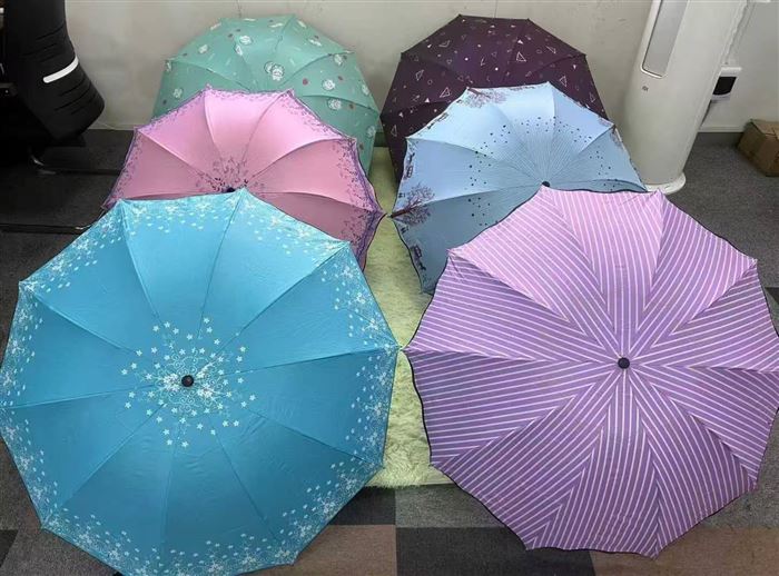 雨伞☂️4500把10骨黑胶杂款，有布套，特价处理