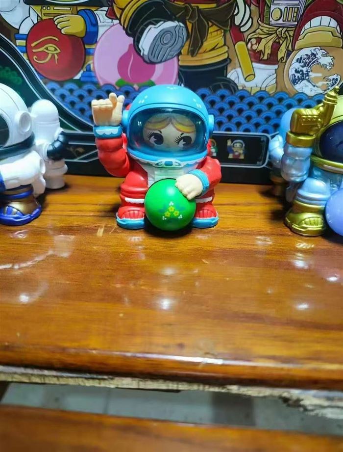 招财宇航员手办1050