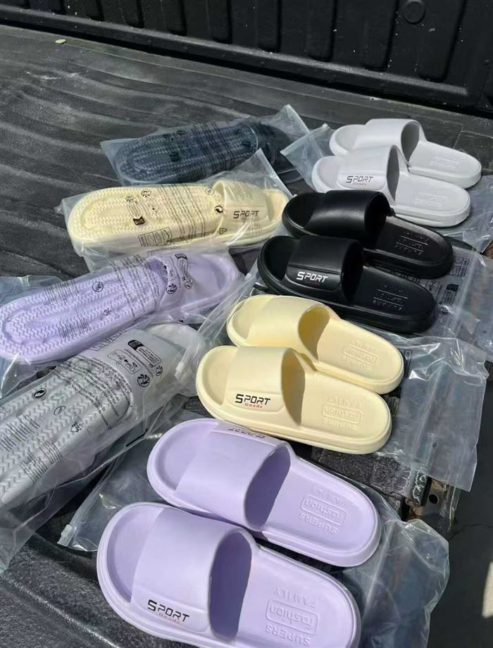 高端凉鞋拖鞋5000双 便宜处理，懂货的来！ 电话微信同号15515665791 主做全品类五金百货，小电器，更多商品，欢迎国内外友人，前来加微咨询洽谈合作。