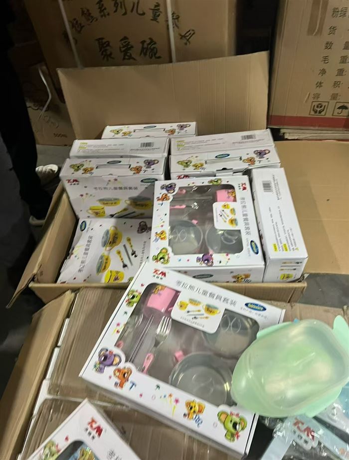 儿童套装1000斤左右， 6元一斤，原箱原件。