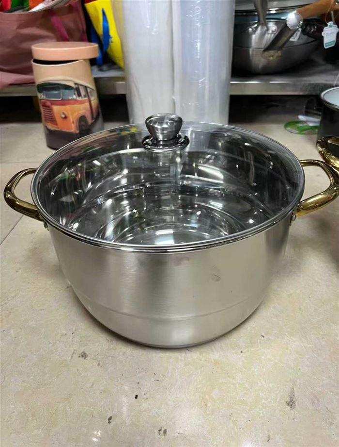 32公分蒸锅1200套左右， 水牛那么大，2X块一套 