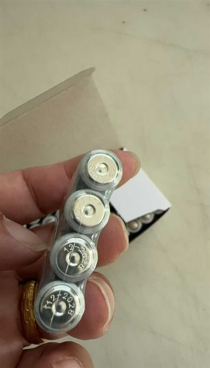 7号电池还有20万颗 刚下线的新产品，日期到2028年 电话微信同号15515665791 主做全品类五金百货，小电器，更多商品，欢迎国内外友人，前来加微咨询洽谈合作。