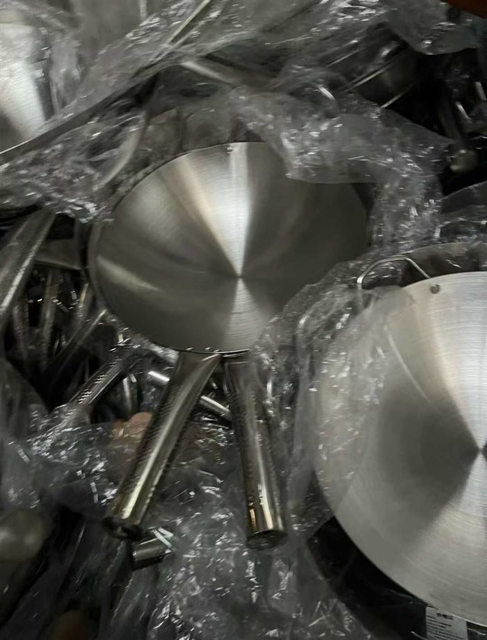 单柄炒锅2吨左右 ，可以分货出。 