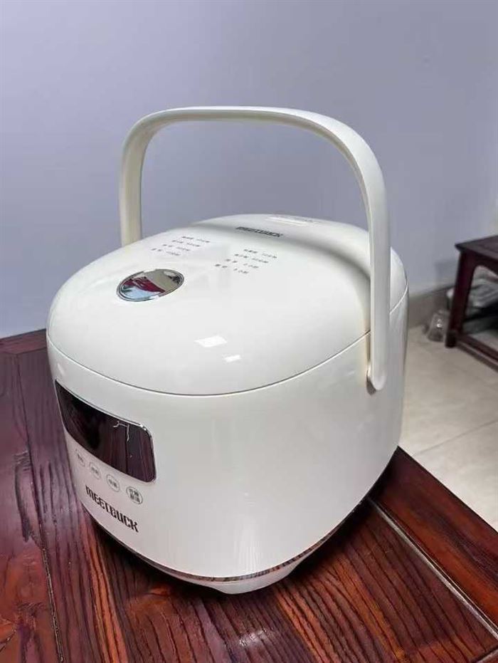 小黄鸭品牌， 珐琅智能电饭煲， 搪瓷不粘锅胆， 国标，4.8升， 全新 100台起批！ 1xx元 电话微信同号15515665791 主做全品类五金百货，小电器，更多商品，欢迎国内外友人，前来加微咨询洽谈合作。