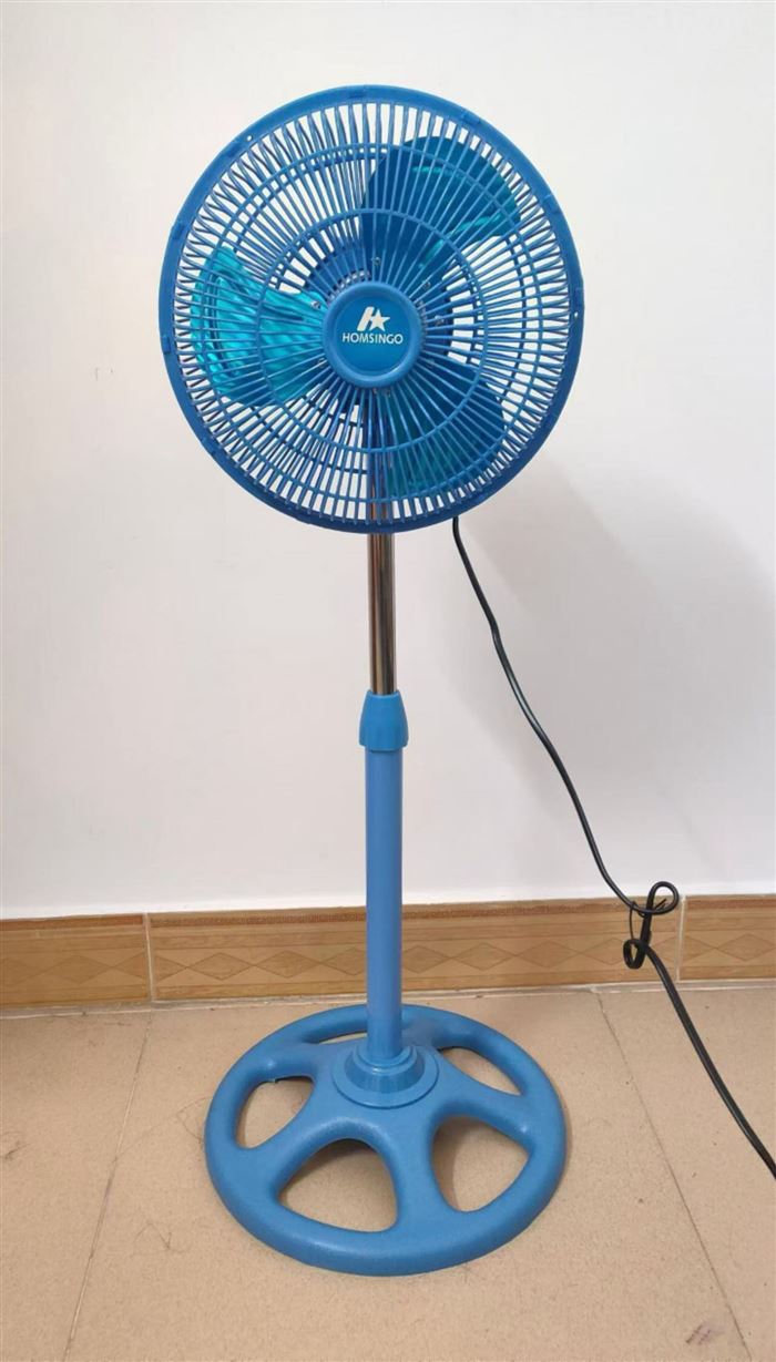 外贸儿童扇 10寸，铝叶 广东佛山大工厂生产，质量非常好 ​220v 2960台 ​110v 1220台 10台一箱，69*36*28㎝ 净重 17.5㎏ 毛重 18.8㎏ 处理！