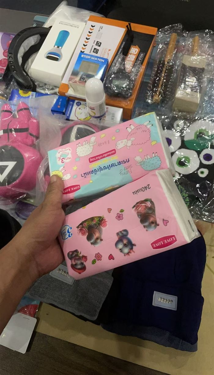 两款大包装抽纸，一款20000多包，一款1万多包，一件100包装，毛毛钱清库存