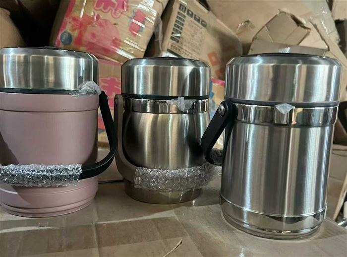 保温提锅2000个左右， 17.5元一个，100个起批 电话微信同号15515665791 主做全品类五金百货，小电器，更多商品，欢迎国内外友人，前来加微咨询洽谈合作。