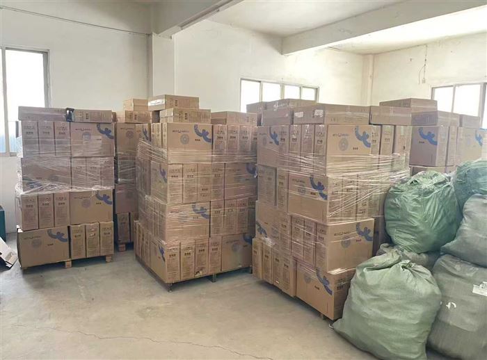 品牌遥控落地扇还有2000多台，超低价清货 电话微信同号15515665791 主做全品类五金百货，小电器，更多商品，欢迎国内外友人，前来加微咨询洽谈合作。