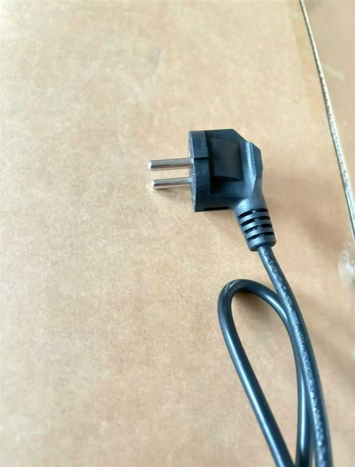 220v出口外贸， 4升双层电炒锅 150台， 低价 电话微信同号15515665791 主做全品类五金百货，小电器，更多商品，欢迎国内外友人，前来加微咨询洽谈合作。