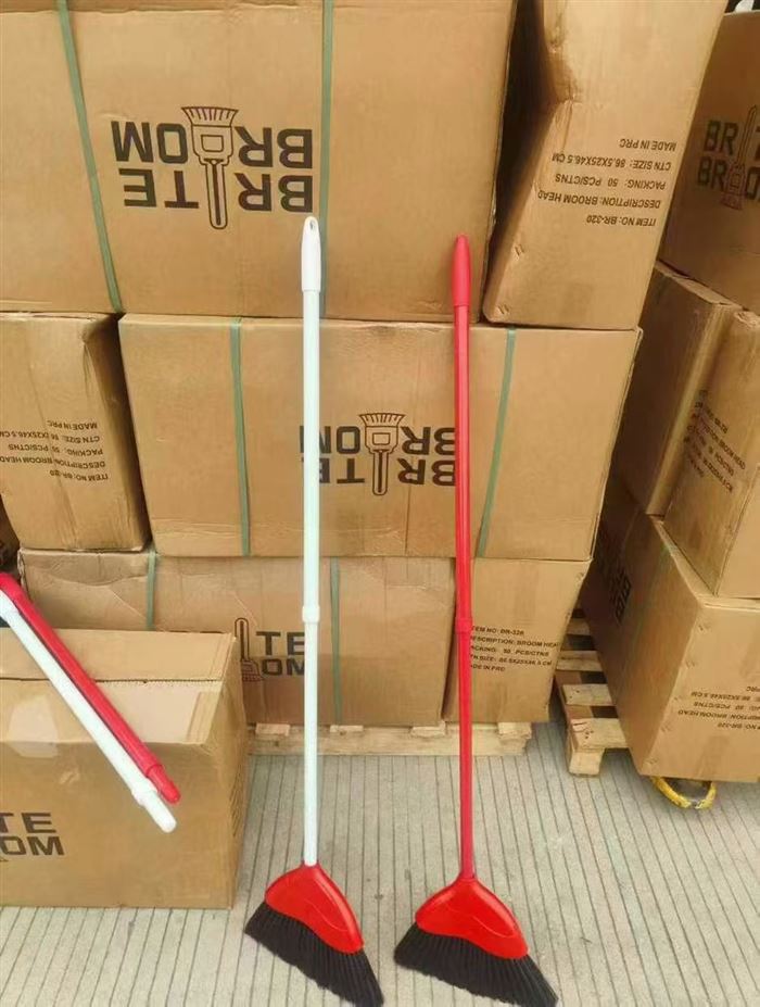 扫把1350个，申缩金属杆1.3米，大货板板正正，甩货，亏本卖，2.5元
