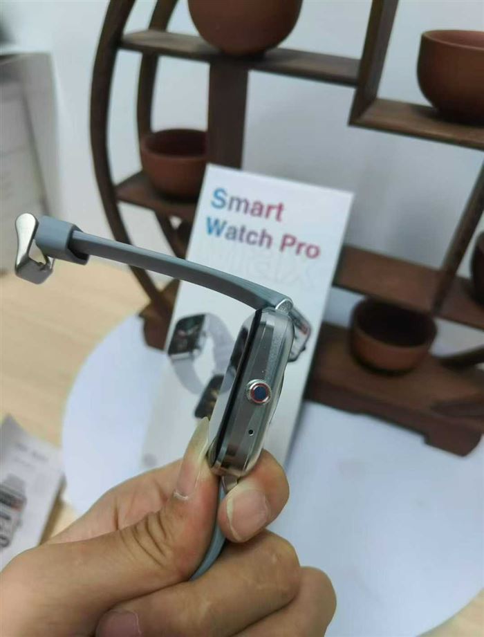 超清OLED屏，全钢机身，瑞翌芯片，支付宝，NFC，心率，血压，血氧，做工超级漂亮，全新塑封原箱原件，数量不多，最后1000个