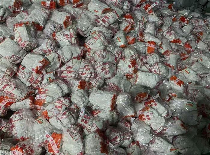 手套10万双左右，0.25元一双处理