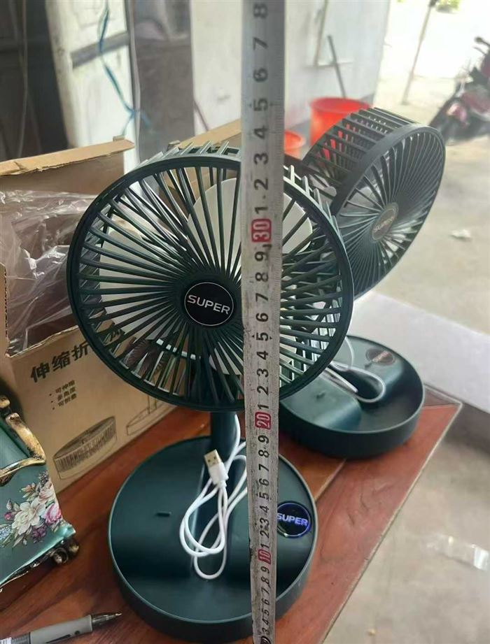 折叠风扇最后300个左右 💰2块多一个，每件40个。