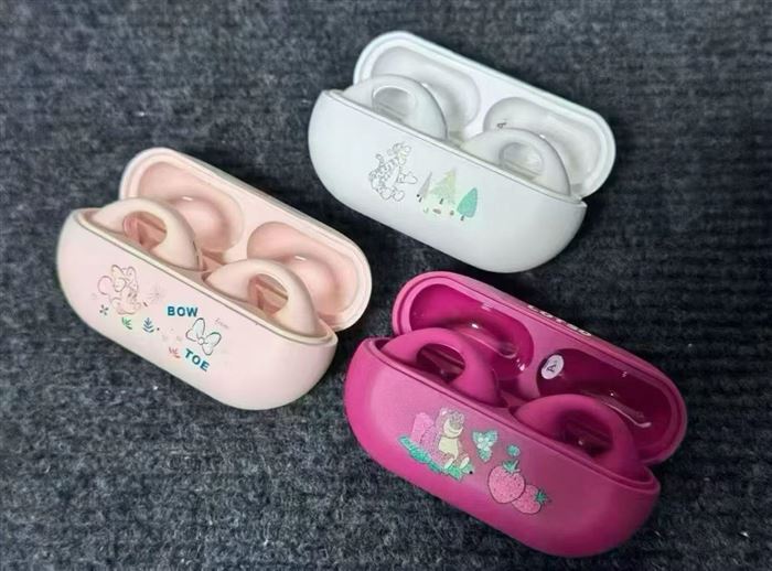 迪士尼蓝牙耳机还有 5000 个 一箱 100 个，全新带防伪码